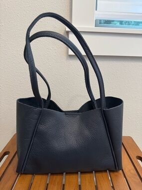 Portland Leather Medium Verona in Night Owl